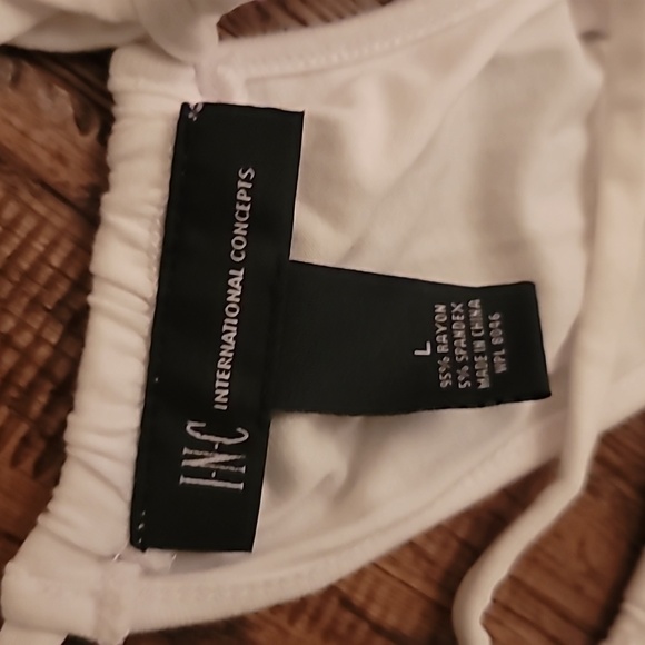 NWOT White Sleeveless Shirt. Size L - Picture 4 of 4